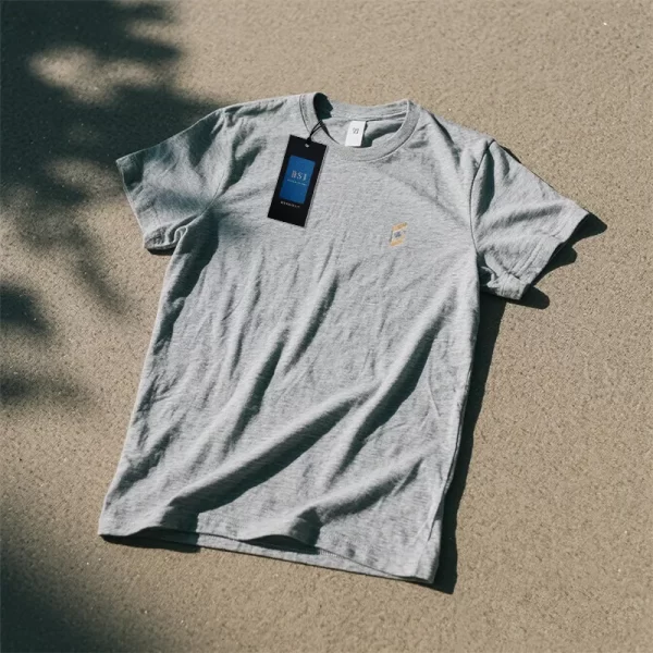 哑光黑色纸质服装吊牌-双层内嵌蓝底金字标志 - 图片 5