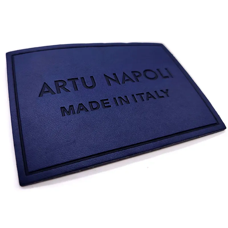 服装用快速缝制皮革标 —— 电压文字压纹蓝色皮革标 - 图片 5