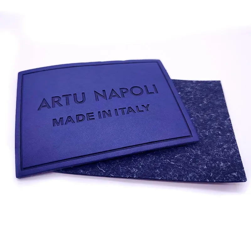 服装用快速缝制皮革标 —— 电压文字压纹蓝色皮革标 - 图片 3