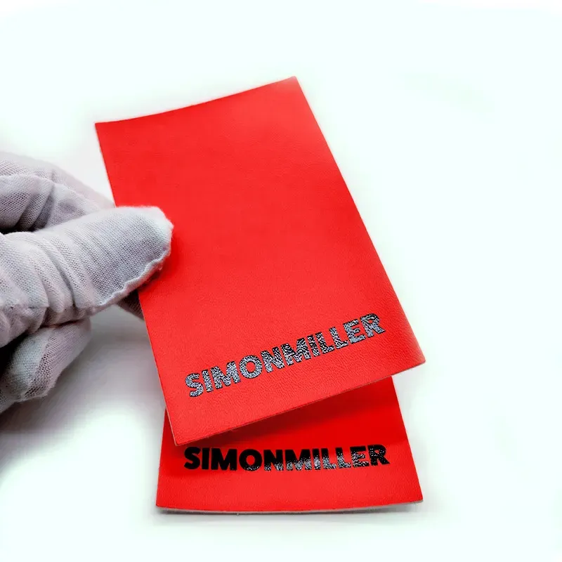 服装用自粘皮革标 —— 红色皮革配黑色印花文字 - 图片 2