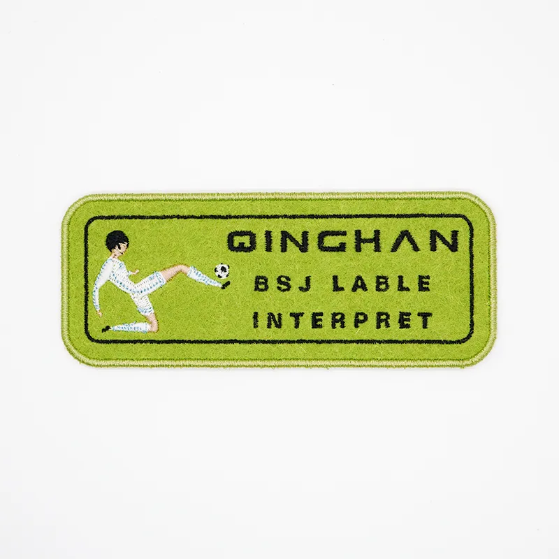 刺绣标-绿色足球场景带文字款